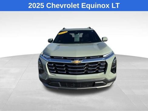Used 2025 Chevrolet Equinox LT w/ Convenience Package II image 2