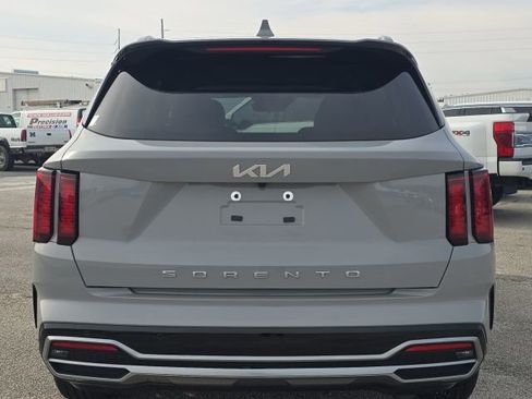 Used 2022 Kia Sorento EX w/ Panoramic Sunroof Package image 4