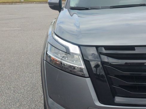 Used 2024 Nissan Pathfinder Platinum w/ Black Appearance Package image 11