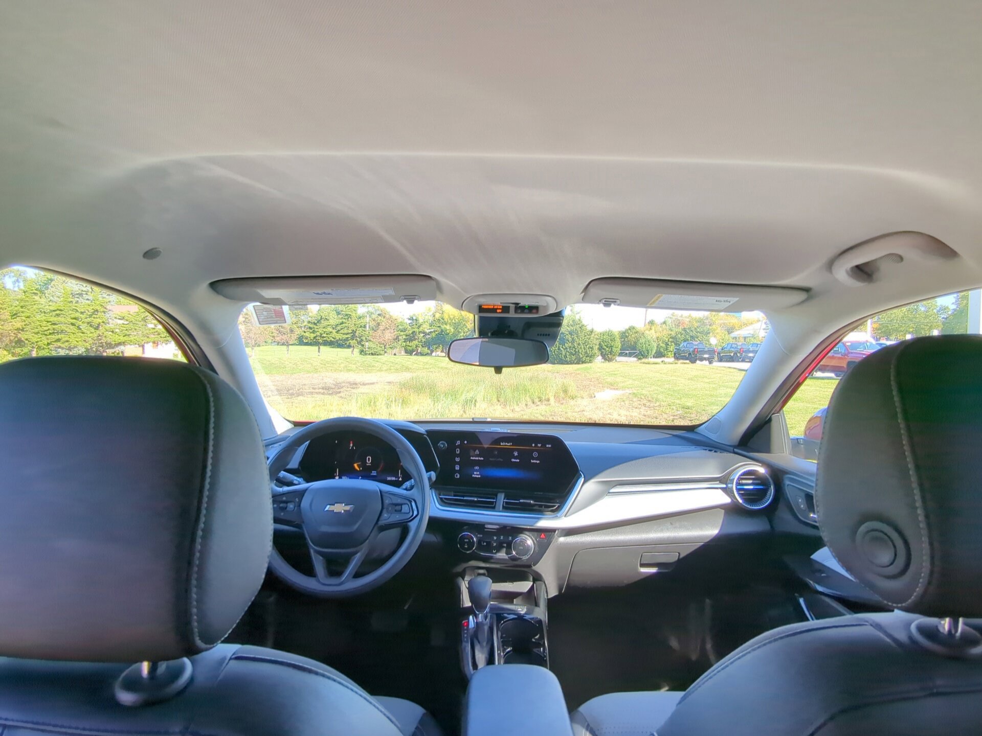 Used 2025 Chevrolet Trax LT FWD image 26