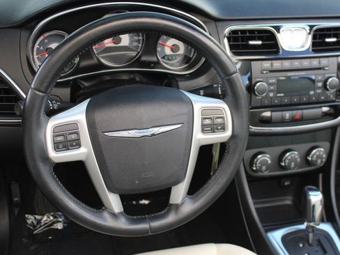 Used 2014 Chrysler 200 Touring image 14