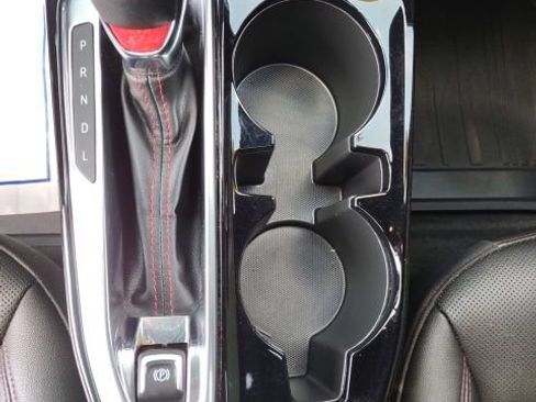 Used 2025 Chevrolet Trax RS w/ Sunroof Package FWD image 14
