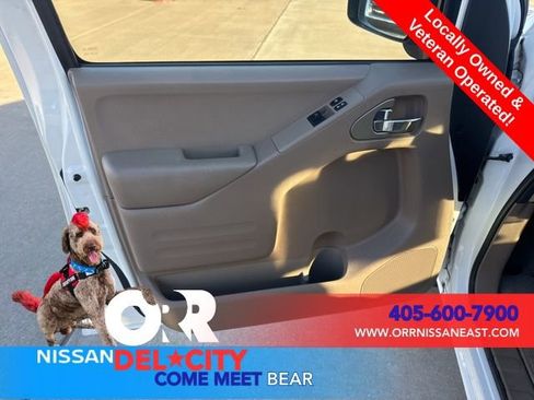 Used 2015 Nissan Frontier SV image 11