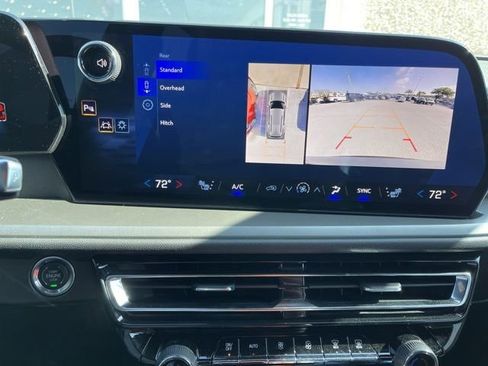 Certified 2025 Chevrolet Traverse LT w/ Driver Confidence Package image 9