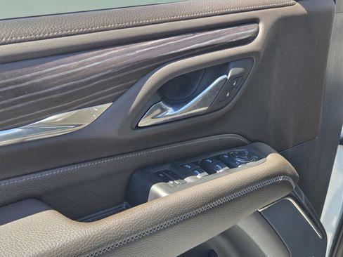 Used 2024 GMC Yukon Denali RWD image 31