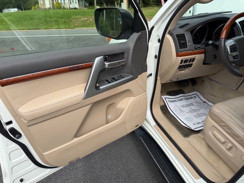 Used 2014 Toyota Land Cruiser AWD/4WD image 9