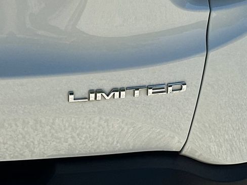 Used 2023 Jeep Renegade Limited w/ Sun/Sound Group AWD/4WD image 13