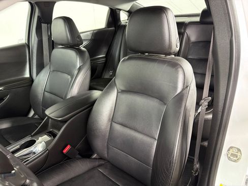 Used 2017 Chevrolet Malibu LT w/ Leather Package image 13