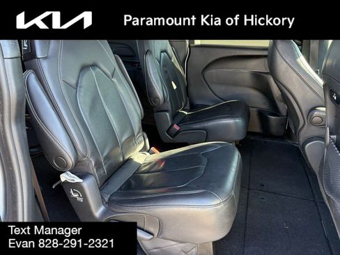 Used 2021 Chrysler Pacifica Touring-L w/ S Appearance Package image 12