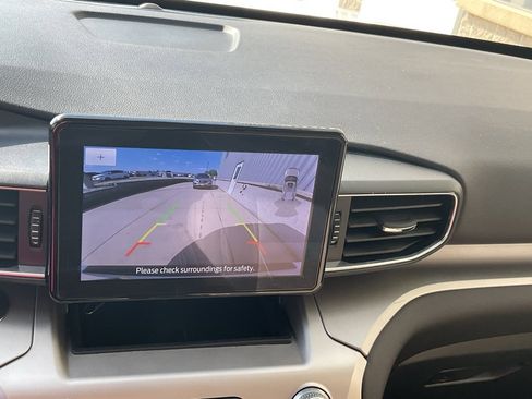 Used 2022 Ford Explorer XLT w/ Equipment Group 202A image 28