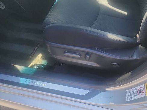 Used 2011 Toyota Camry SE w/ SE Extra-Value Pkg #1 image 9