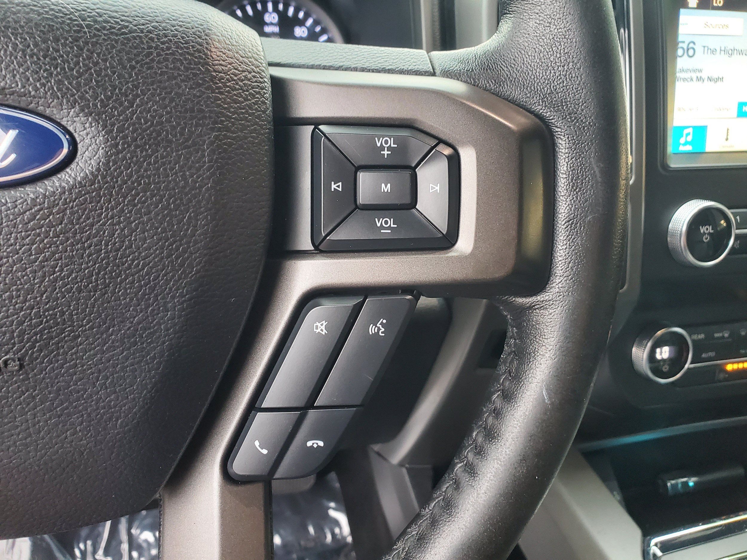 Used 2019 Ford Expedition XLT w/ Equipment Group 201A AWD/4WD image 17