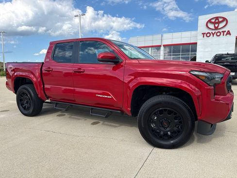 Certified 2025 Toyota Tacoma SR5 AWD/4WD image 2