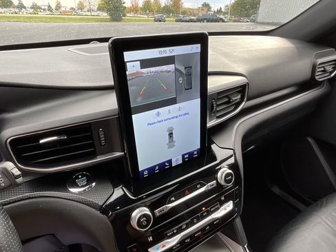 Used 2021 Ford Explorer ST w/ ST Street Pack image 39