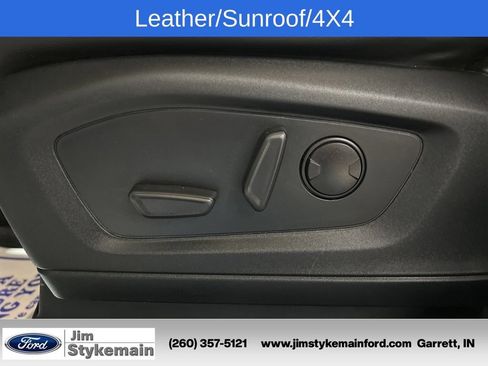 Used 2023 Ford Explorer XLT AWD/4WD image 21