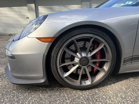 Used 2015 Porsche 911 GT3 RWD image 9
