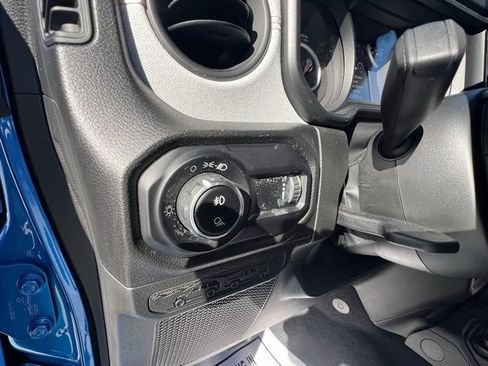 Used 2025 Jeep Gladiator Sport image 13