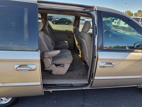 Used 2003 Chrysler Town & Country LX FWD image 23