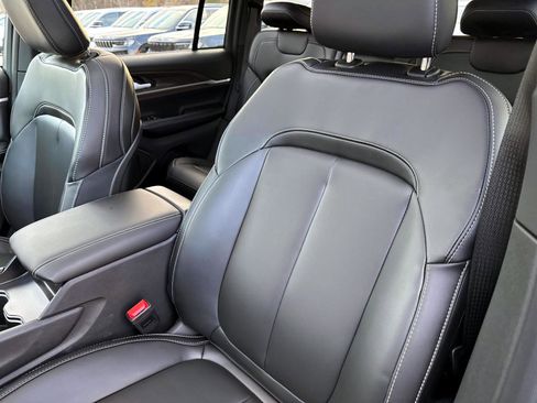 New 2025 Jeep Grand Cherokee Limited image 11