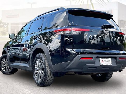 Used 2025 Nissan Pathfinder SV FWD image 30