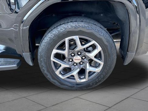 Used 2024 GMC Sierra 1500 SLT AWD/4WD image 11