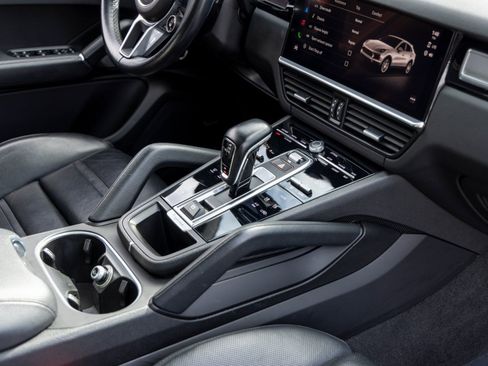 Certified 2023 Porsche Cayenne Platinum Edition w/ Performance Package image 54