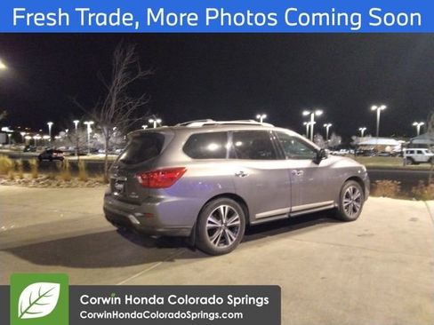 Used 2017 Nissan Pathfinder Platinum image 3