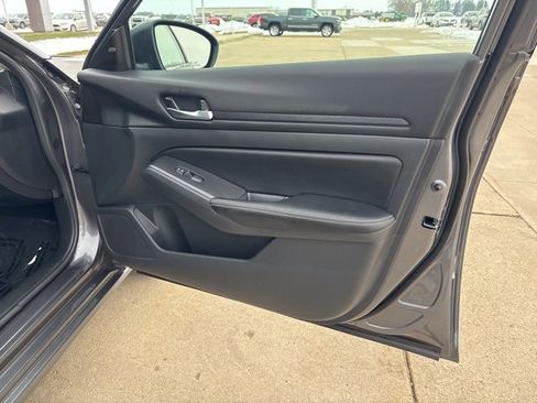 Used 2024 Nissan Altima 2.5 SV image 21