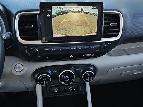 Used 2023 Hyundai Venue Limited image 22