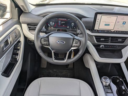 New 2026 Ford Explorer Platinum image 17