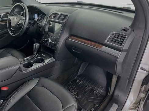 Used 2018 Ford Explorer Limited w/ Ford Safe & Smart Package image 30