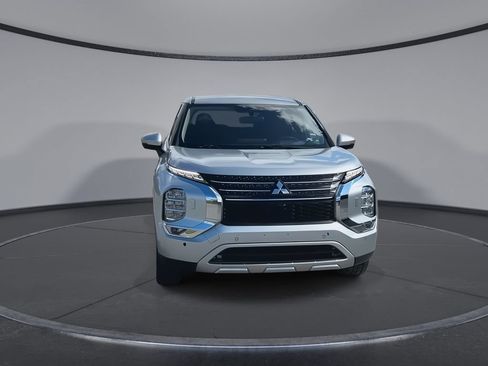 Used 2024 Mitsubishi Outlander SE AWD/4WD image 3