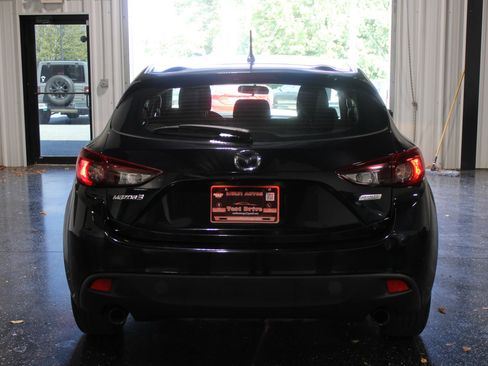 Used 2016 MAZDA MAZDA3 i Sport w/ Preferred Equipment Package FWD image 4