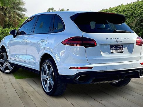 Used 2018 Porsche Cayenne Platinum Edition w/ Premium Package image 12
