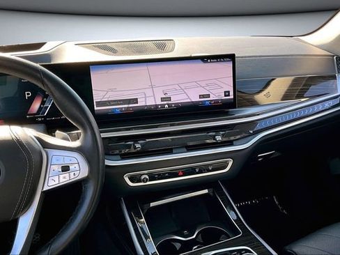 Used 2024 BMW X7 xDrive40i image 9