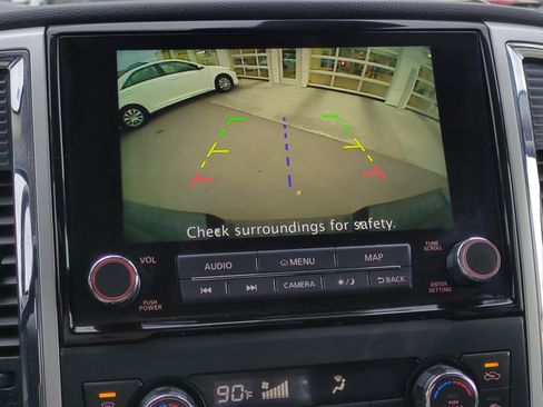 Used 2021 Nissan Titan SV w/ SV Convenience Package image 26