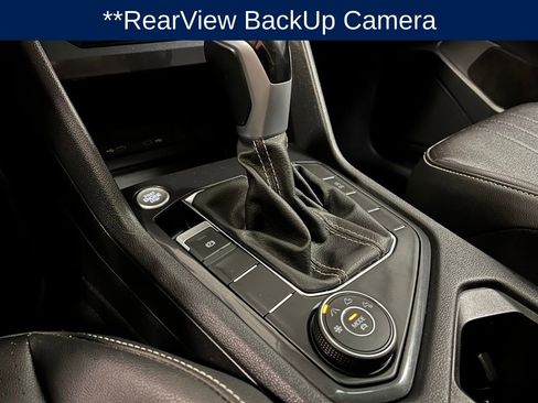 Used 2023 Volkswagen Tiguan SE w/ Panoramic Sunroof Package image 15