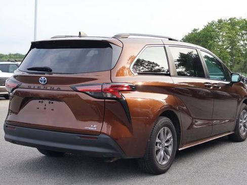 Used 2022 Toyota Sienna LE FWD image 7