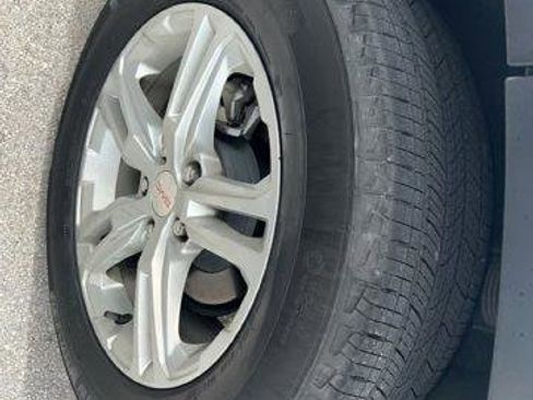 Used 2024 GMC Terrain SLE image 5