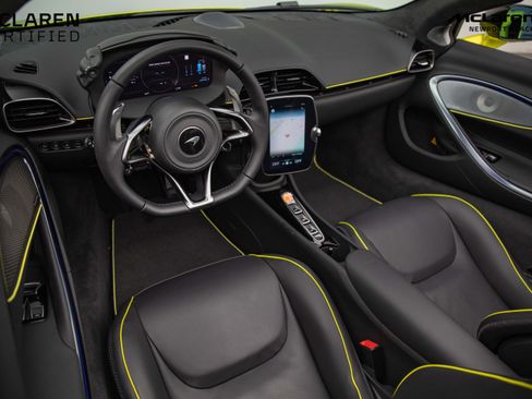 Used 2025 McLaren Artura Spider image 19