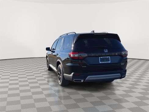 New 2025 Honda Pilot Touring image 7