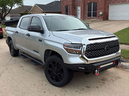 Used 2018 Toyota Tundra SR5 w/ SR5 Upgrade Package image 2