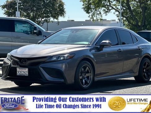 Used 2022 Toyota Camry SE w/ Carpet Mat Package (TMS) FWD image 8