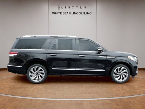 Used 2023 Lincoln Navigator L Reserve image 4