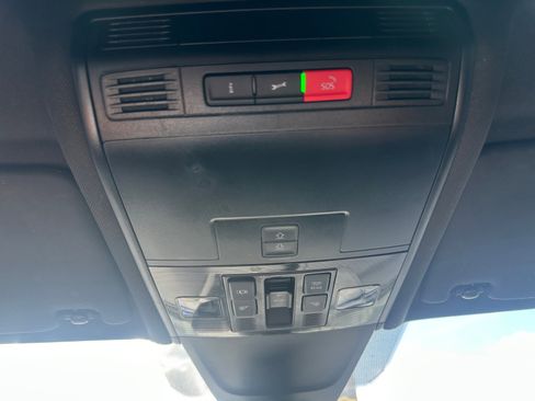 Used 2022 Volkswagen Tiguan SE R-Line image 23