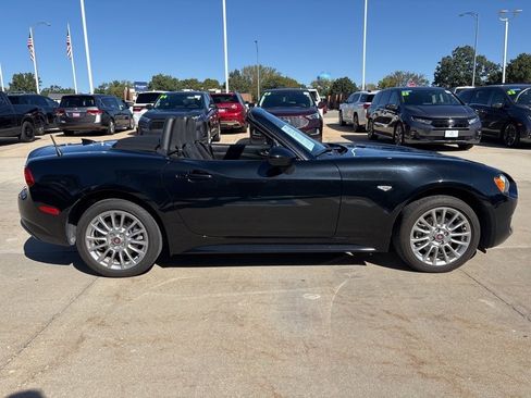 Used 2018 FIAT 124 Spider Classica w/ Technology & Siriusxm Group image 2