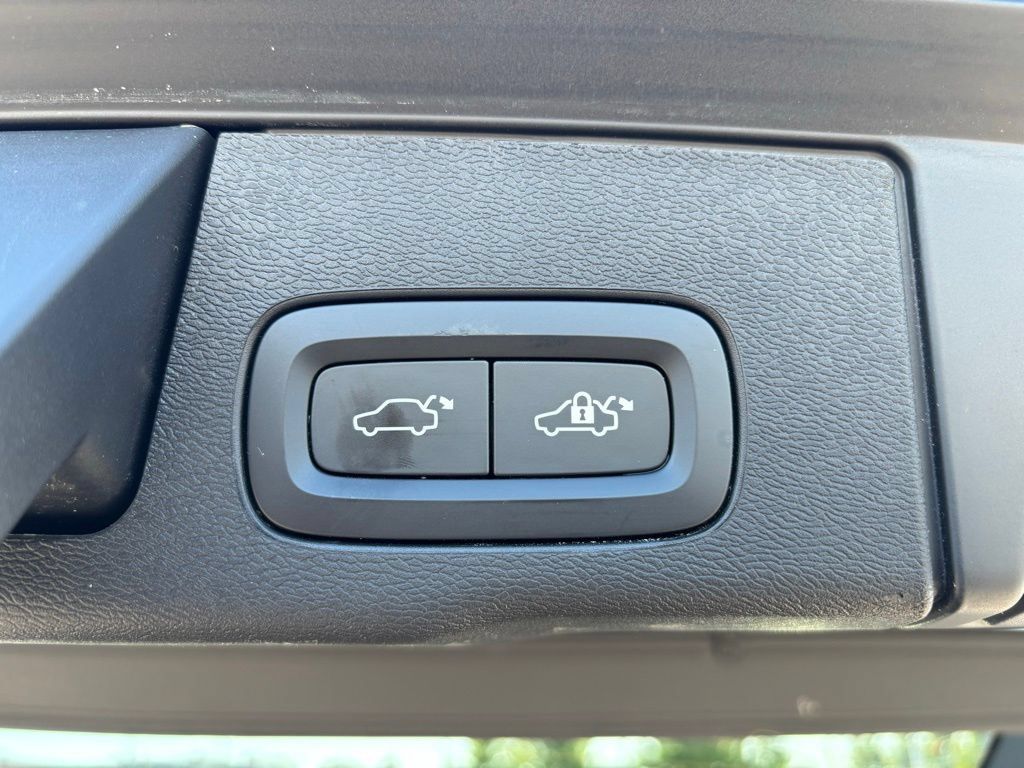 Certified 2023 Volvo XC60 B5 Plus w/ Climate Package AWD/4WD image 27