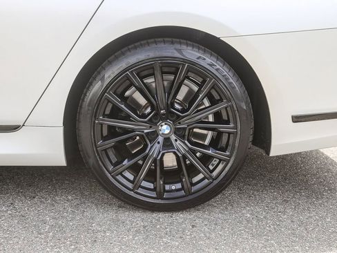 Certified 2022 BMW 750i xDrive w/ Autobahn Package AWD/4WD image 8