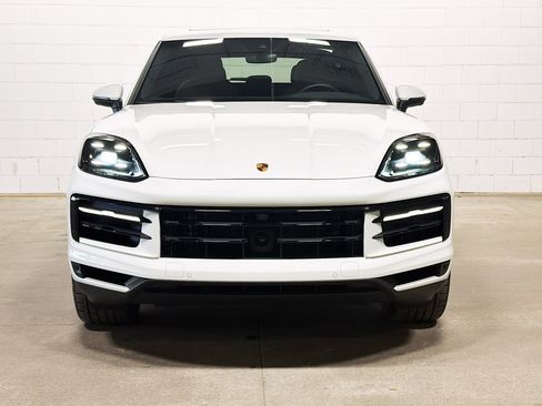 Certified 2025 Porsche Cayenne image 9