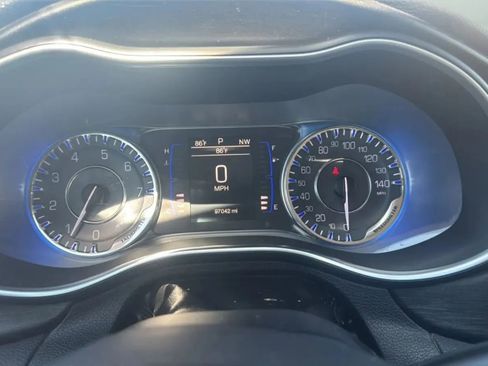 Used 2015 Chrysler 200 Limited w/ Convenience Group FWD image 10